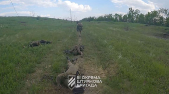 У районі Бахмута третя штурмова бригада ЗСУ зачистила від військ РФ бліндажі та окопи. Скрин з відео