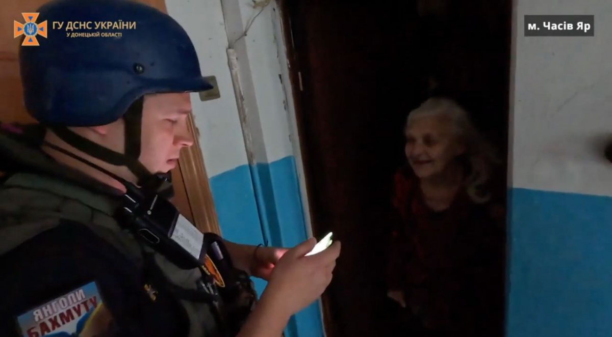 ДСНС опублікувала відео процесу евакуації мешканців Донецької області. Скрин з відео