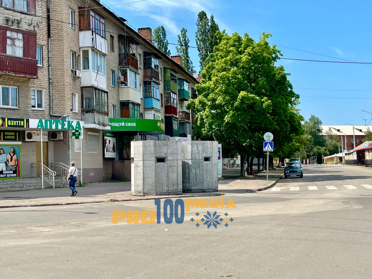 В Краматорске Донецкой области устанавливают мобильные укрытия. Фото: «Pro100Media»