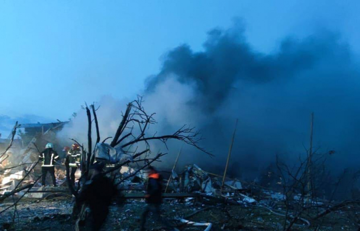 Последствия удара по пригороду Днепра. Фото: Сергей Лысак