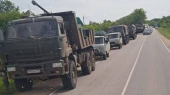 Колонны ЧВК «Вагнера» продолжают движение в Москву. В столице РФ устанавливают укрепления