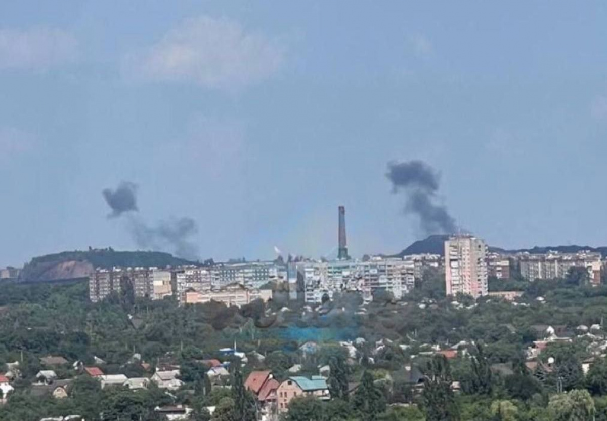 У Макіївці чути вибухи, над окупованим містом здіймаються клуби диму. Фото: Місцеві Telegram-канали