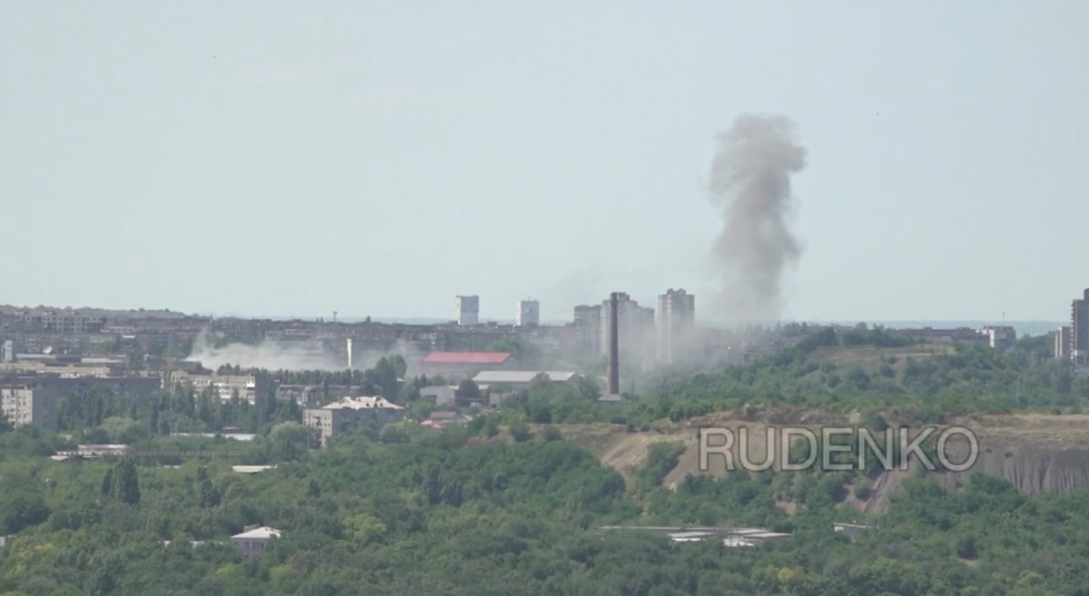 Пожар на заводе «Топаз» в Донецке. Кадр из видео