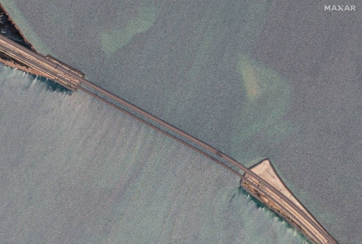 Спутниковый снимок Крымского моста после взрыва 17 июля. Фото Maxar