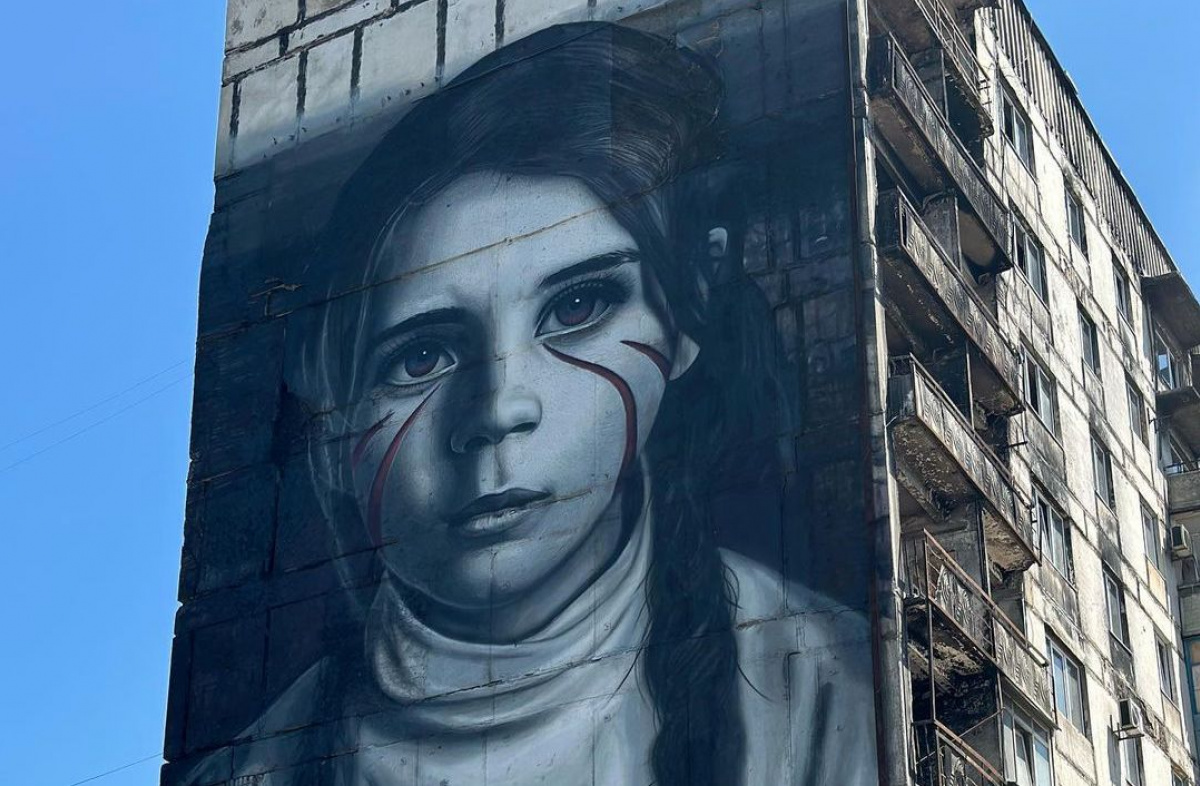 Изображение «девочки Насти» в оккупированном Мариуполе. Фото: jorit / Instagram
