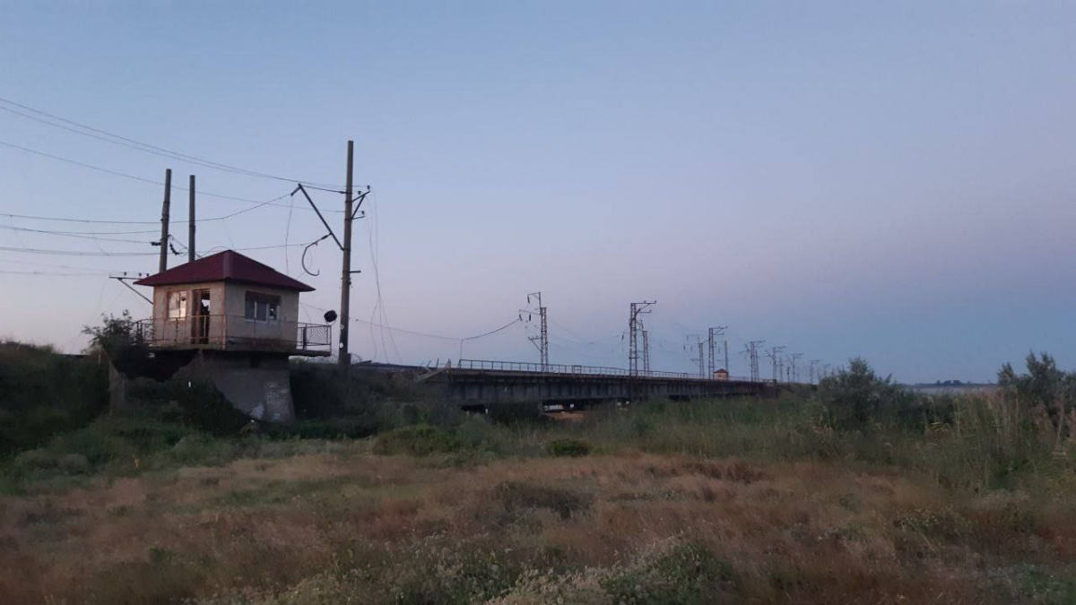 Железнодорожный мост в районе Чонгара. Фото: Владимир Сальдо