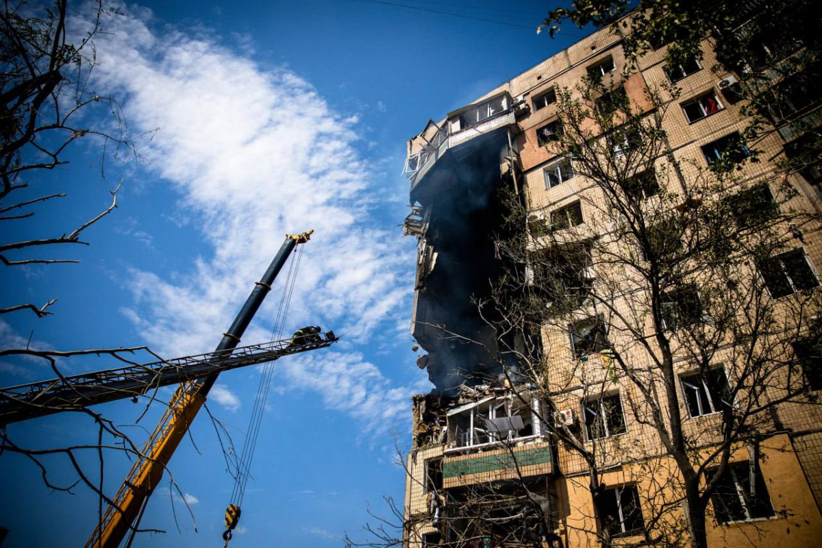 Наслідки ракетного удару по Кривому Розі. Фото: ОВА