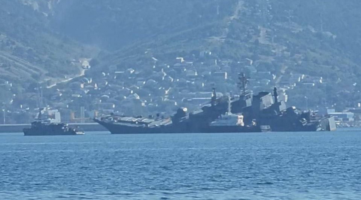 Корабель «Оленьогірський гірник» отримав ушкодження. Фото: соцмережі