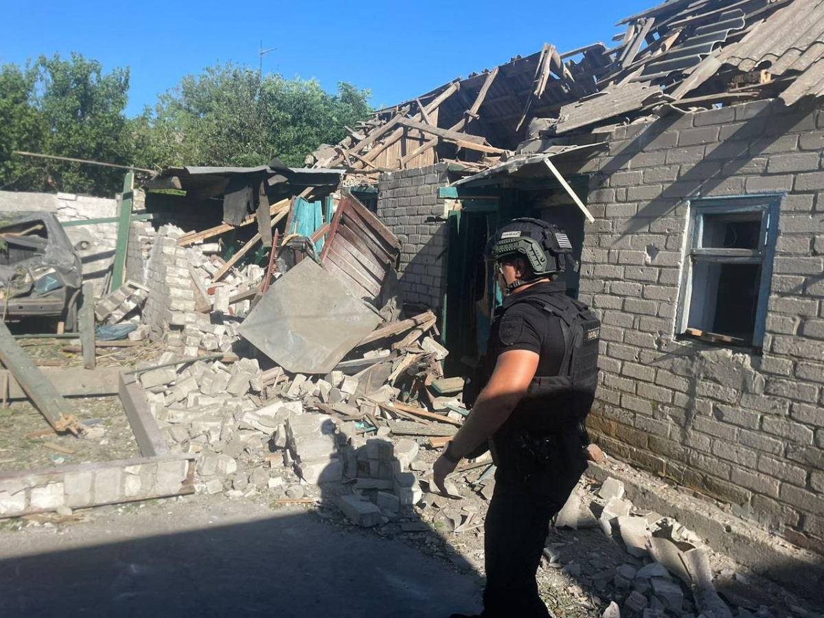 ВС РФ продолжили обстрел населенных пунктов на 4 направлениях фронта в Донецкой области, били по домам людей. Фото: Павел Кириленко 