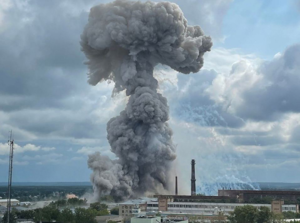 В Сергиево-Посаде РФ горит завод Минобороны РФ, есть пострадавшие. Фото: Российские СМИ