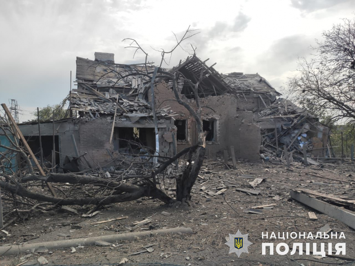 Війська РФ розбили за добу 44 житлові будинки на Донеччині. Фото: Поліція Донецької області