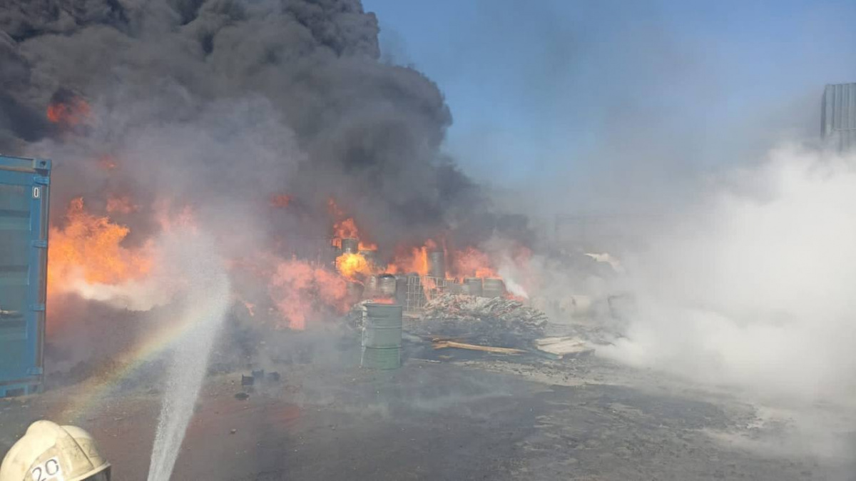 В порту Новороссийска вспыхнул масштабный пожар. Фото: соцсети