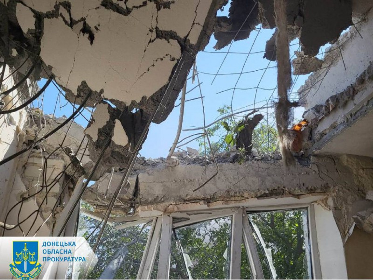 Российские оккупанты обстреляли супермаркет в Курахово. Фото: Офис генерального прокурора 