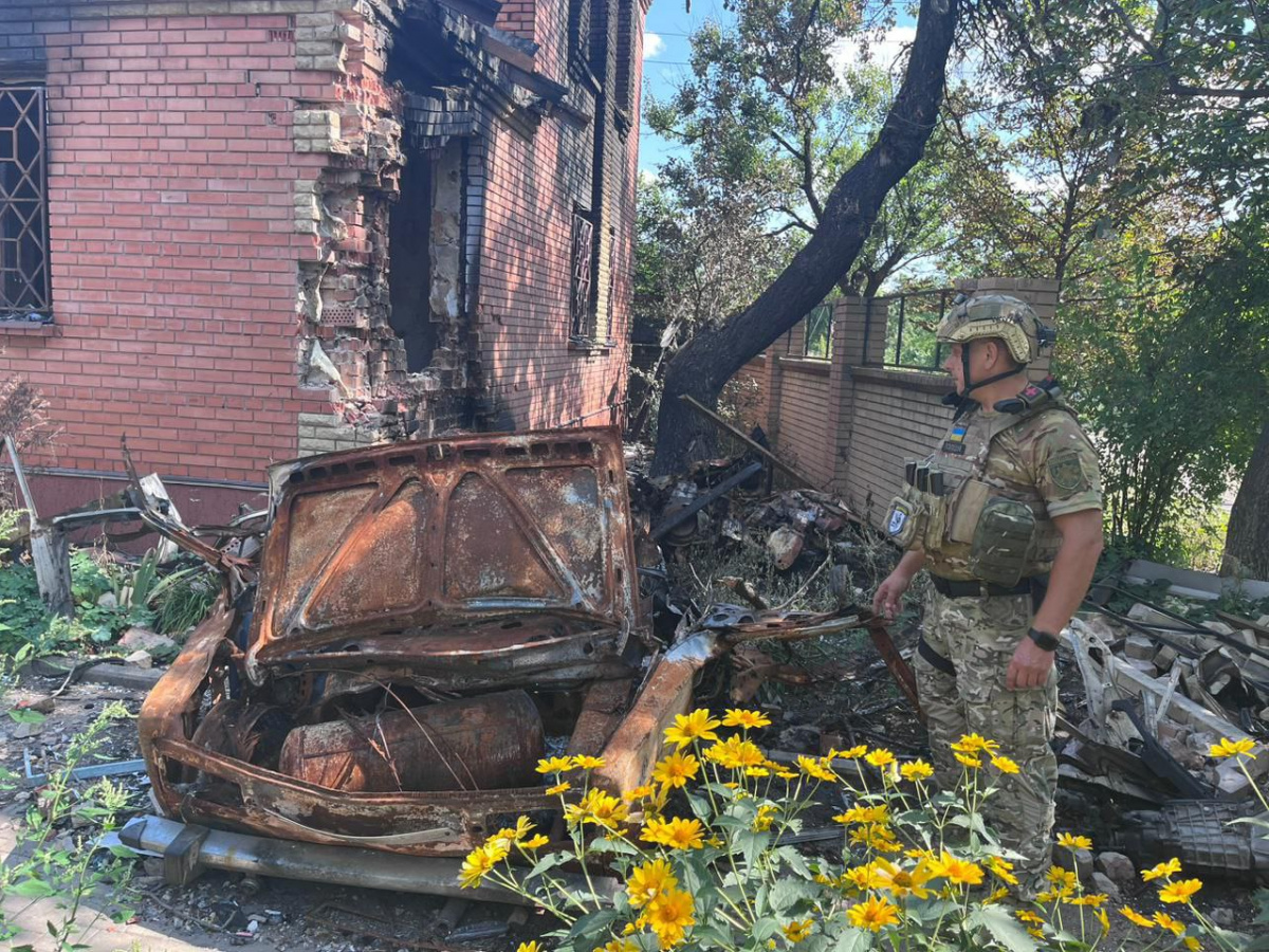Жилые дома снова пострадали от российских снарядов в Донецкой области