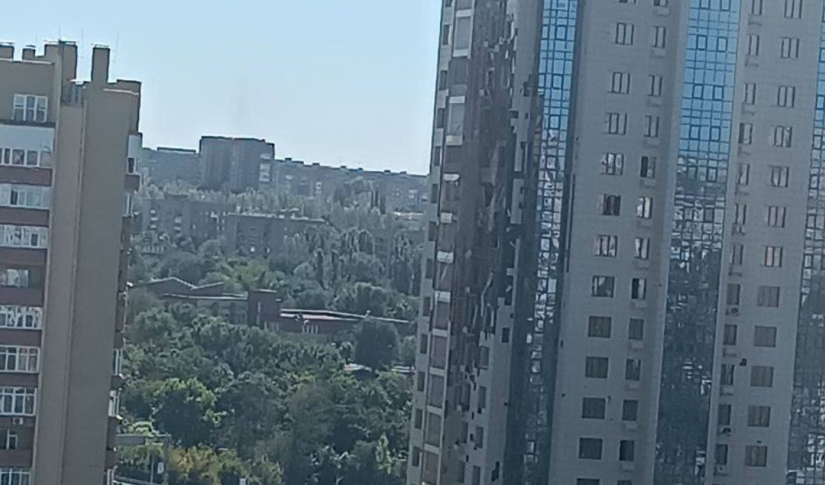 В Донецке под обстрел попала недостроенный многоэтажный дом. Фото: Местные Telegram-каналы