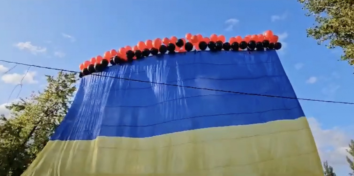 З Авдіївки в Донецьк запустили прапор України. Кадр із відео