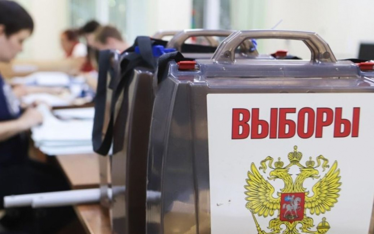 На оккупированной Луганщине люди вынуждены «голосовать» под прицелом автоматов. Фото: соцсети