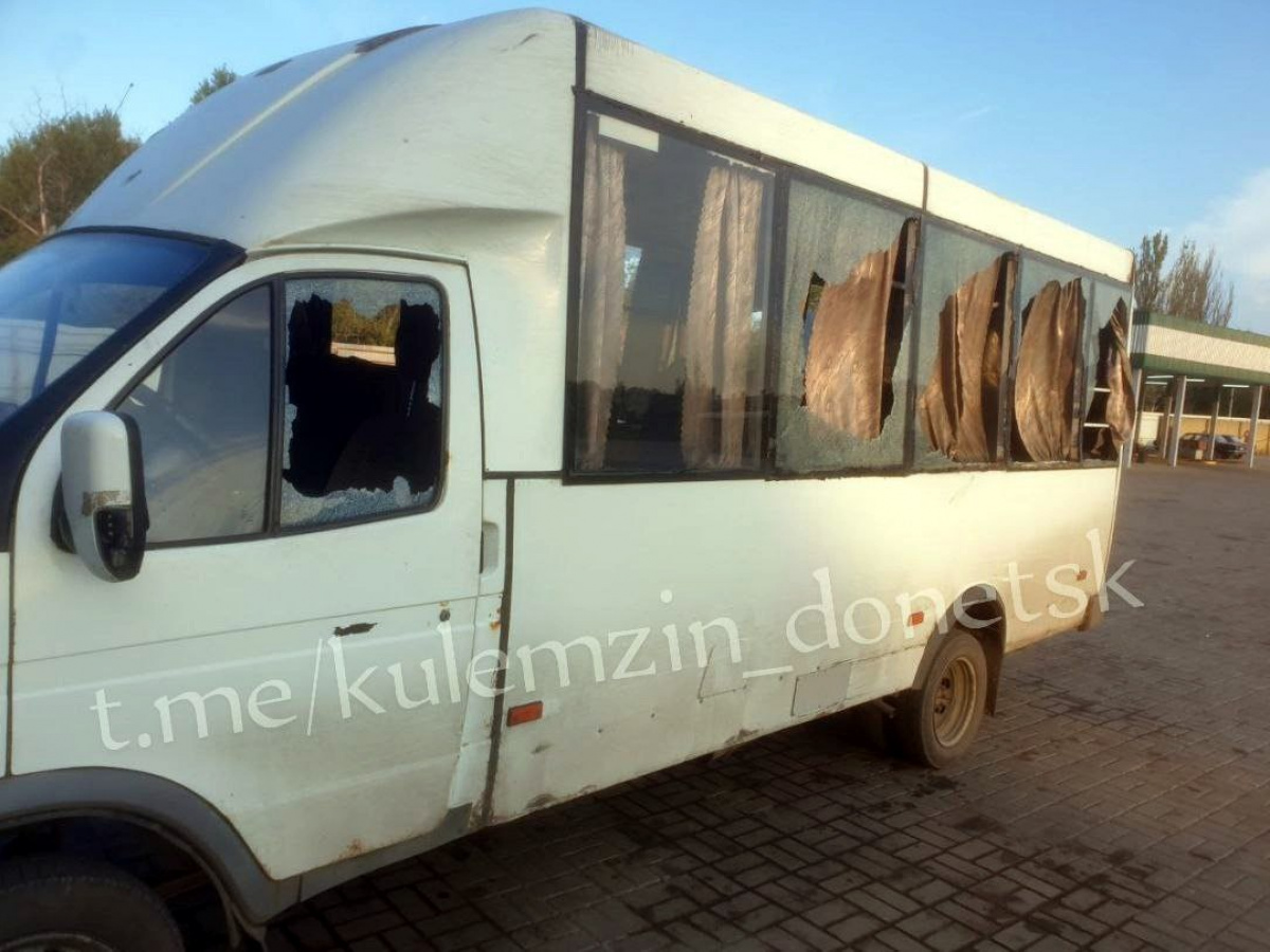 «ДНР»: Мікроавтобус із пасажирами потрапив під обстріл у Донецьку, є постраждалі