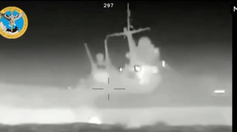 Украинская разведка показала видео атаки по российскому кораблю в Черном море ►