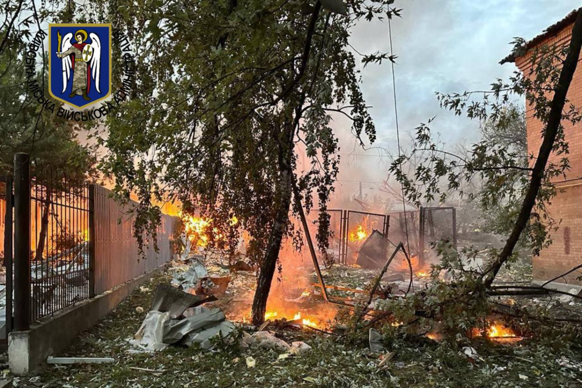 Падения обломков в Дарницком районе Киева. Фото: КГВА