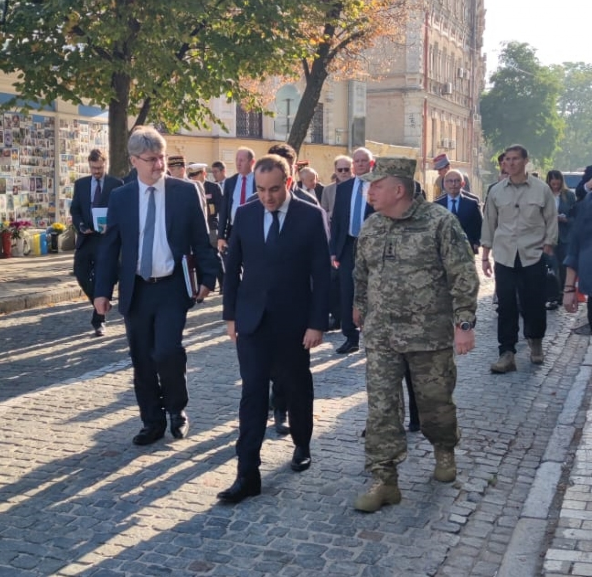 Министр вооруженных сил Франции Себастьен Лекорню в Киеве. Фото: Twitter