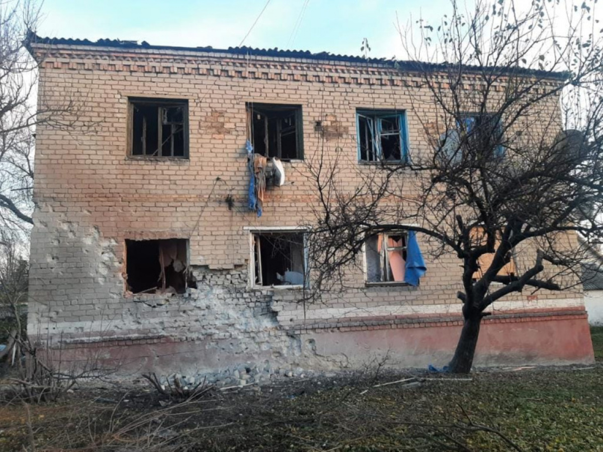 Внаслідок обстрілів Донецької області зруйновано будинки. Фото: Донецька ОВА