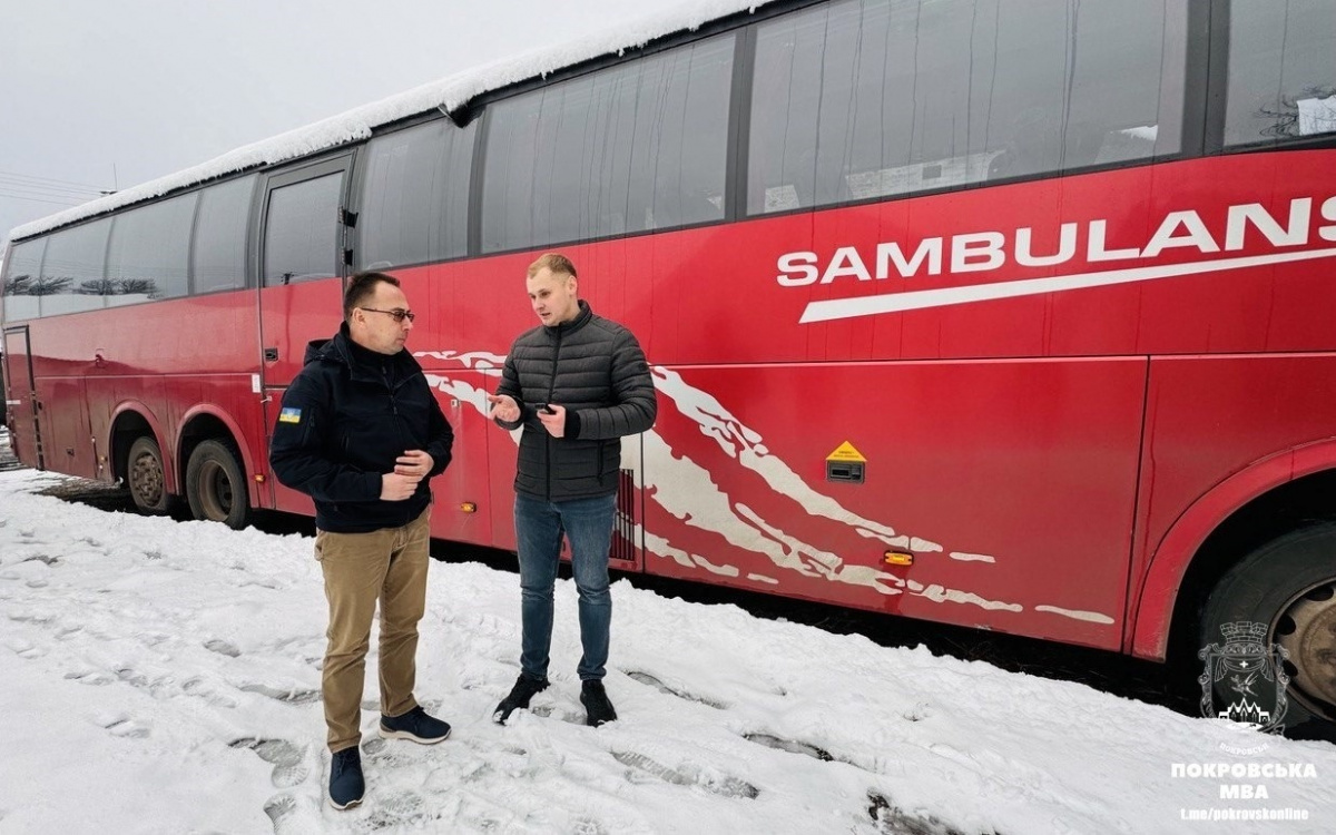Швеция передала в подарок жителям Покровской громады современный автобус, приспособленный для перевозки маломобильных людей. Фото: Покровская ГВА