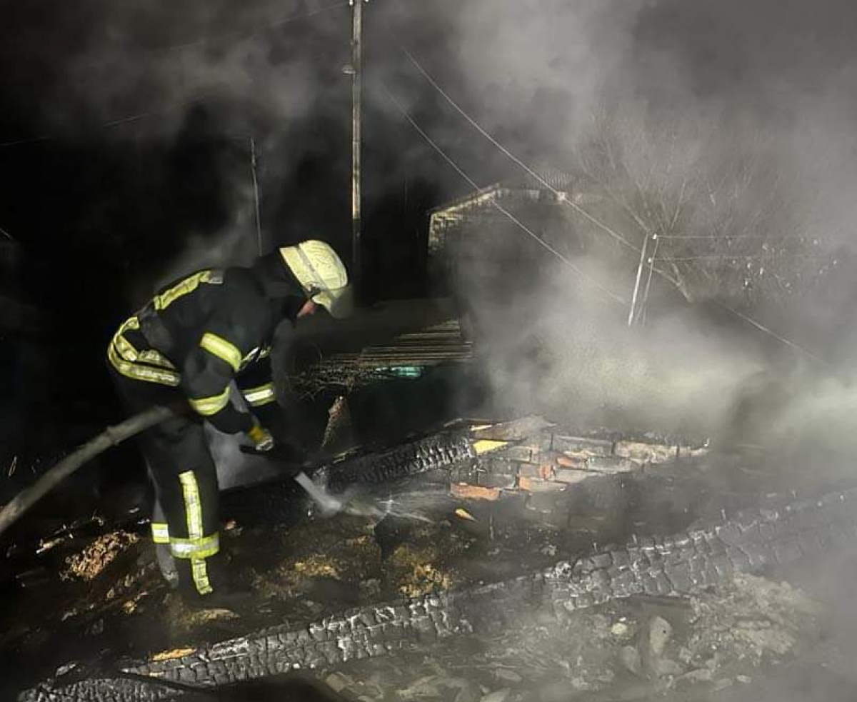 У Краматорському районі під час пожежі врятували жінку. Фото: ДСНС у Донецькій області