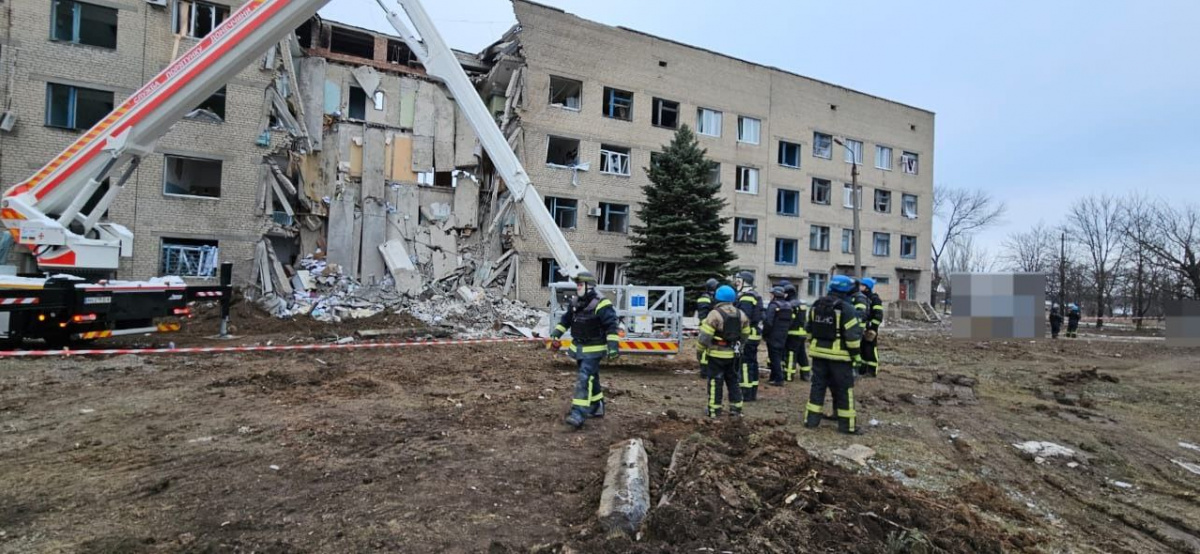 Последствия обстрела больницы в Селидово 20 ноября. Фото: Селидовская ГВА