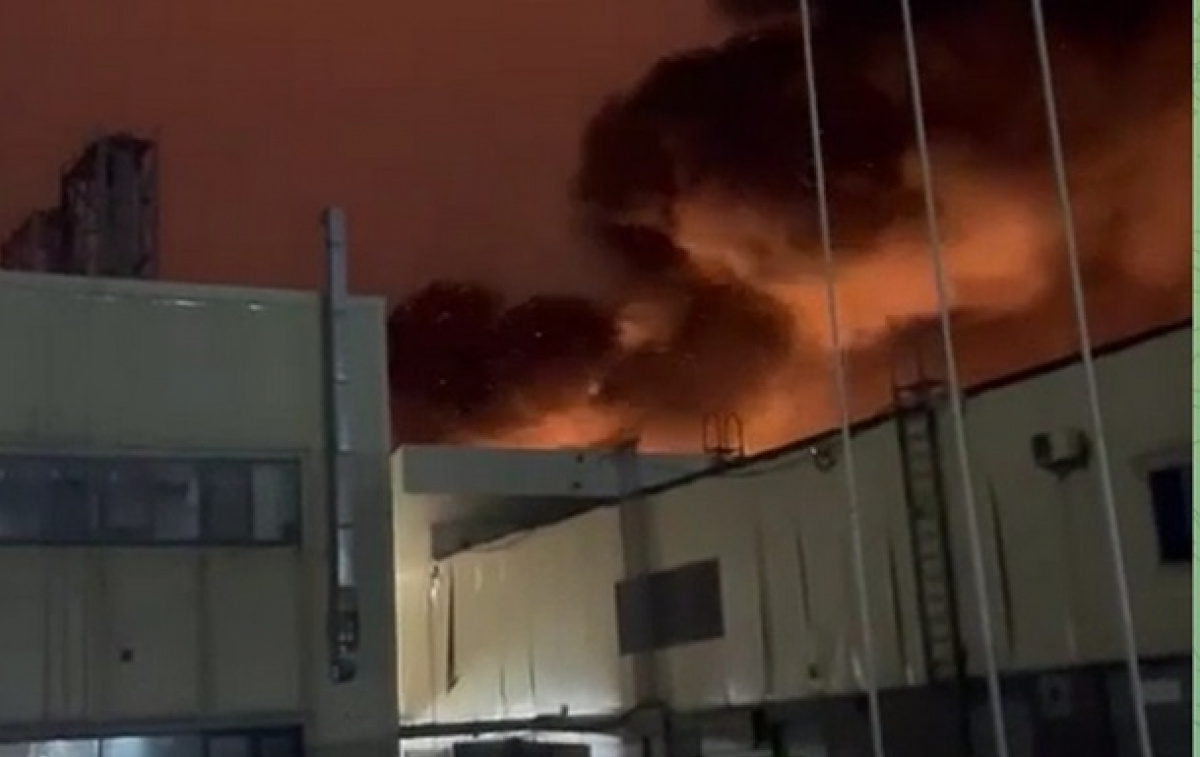Пожежа після вибуху у Маріуполі. Скріншот відео