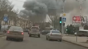 Дым в центре Донецка. Кадр из видео