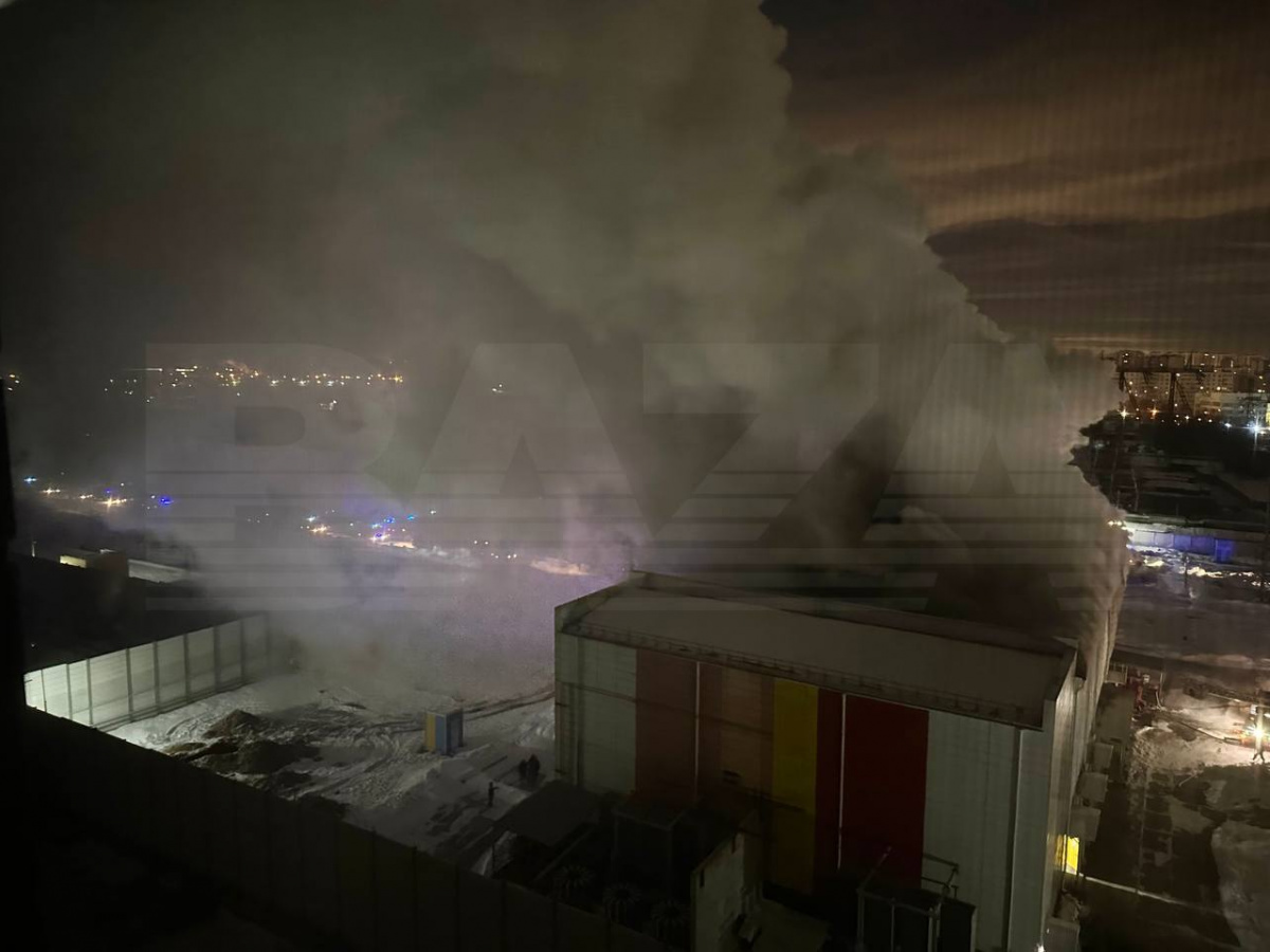 Через пожежу на підстанції в Москві три райони залишилися без світла та опалення у 24-градусний мороз. Фото: Baza
