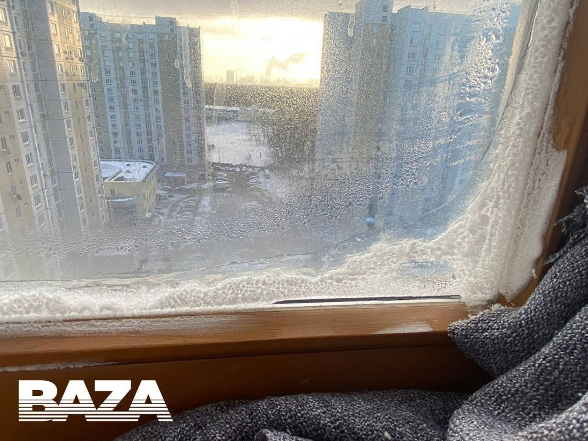 У квартирах мешканців Підмосков'я через відсутність опалення з'явився іній. Фото: Baza