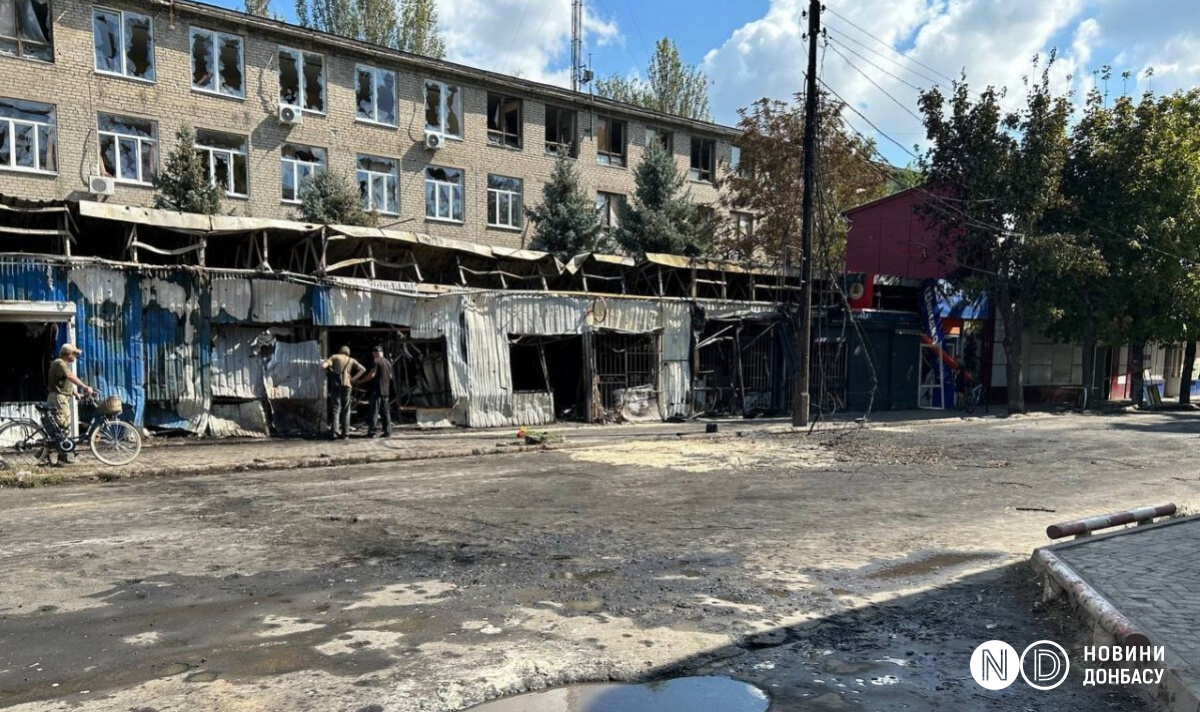 Рынок в Константиновке после «прилета» ракеты. Фото: Новости Донбасса