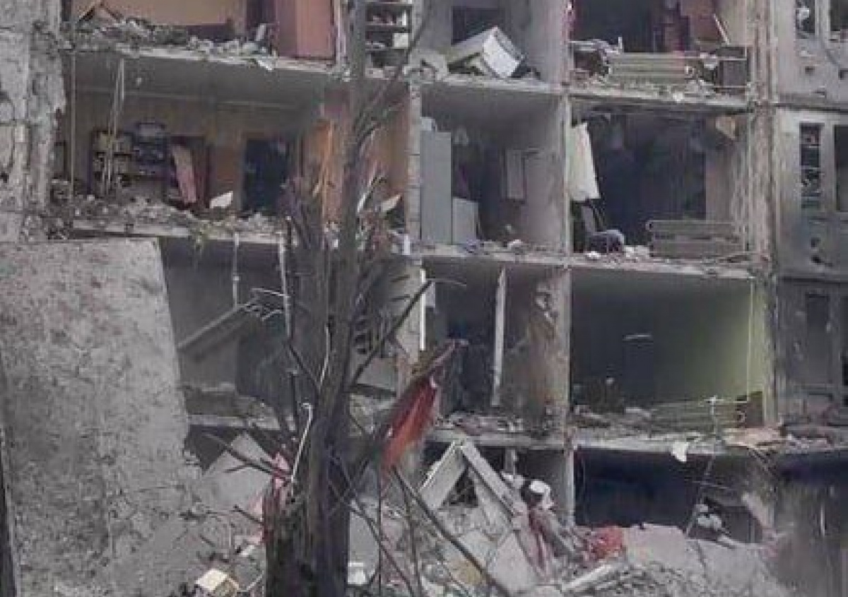 Зруйнований під'зд у Харкові. Фото: соцмережі
