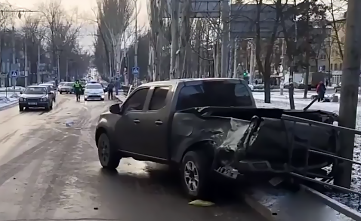 В оккупированном Донецке российский военный сбил насмерть двух пешеходов.  Читайте на UKR.NET