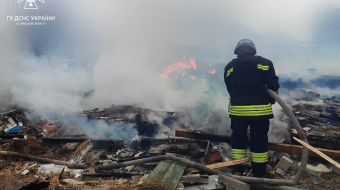 Пожар в Сумской области после обстрела оккупантов. Фото: ГСЧС