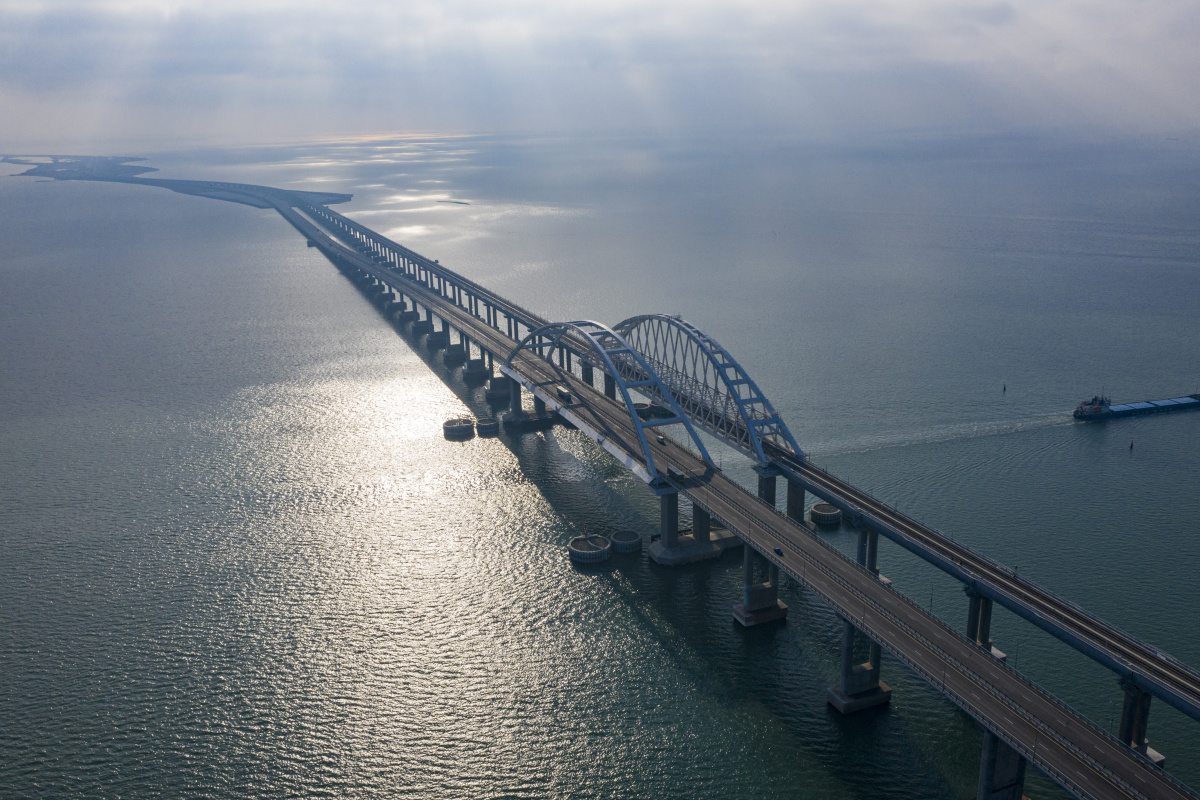 Командующий ВМС Украины дал прогноз о судьбе Крымского моста. Фото: Википедия
