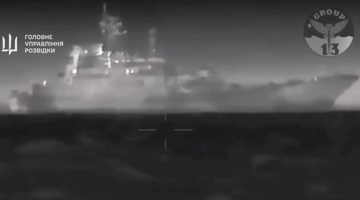«Цезар Куніков» перед ударом морського дрона. Фото: кадр із відео