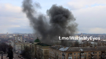 Момент удару біля бібліотеки Крупської у Донецьку. Фото: соцмережі