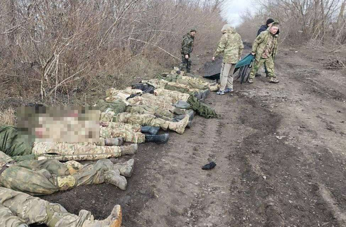 Загиблі російські військові на полігоні біля села Трудівське. Фото: соцмережі