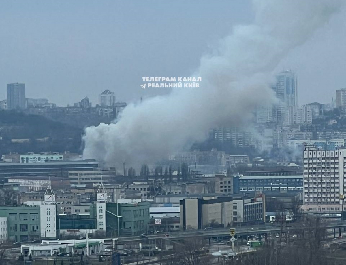Пожар на Подоле в столице. Фото: тг-канал «Реальний Київ»
