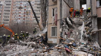 Под завалами многоэтажки в Одессе обнаружено тело еще одной жертвы российской атаки. Фото: ГСЧС