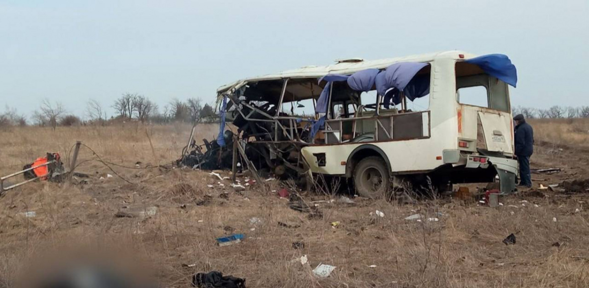 П'ятеро людей загинули внаслідок підриву автобуса на міні в Луганській області. Фото: росЗМІ