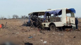 Пять человек погибли в результате подрыва автобуса на мине в Луганской области. Фото: россСМИ