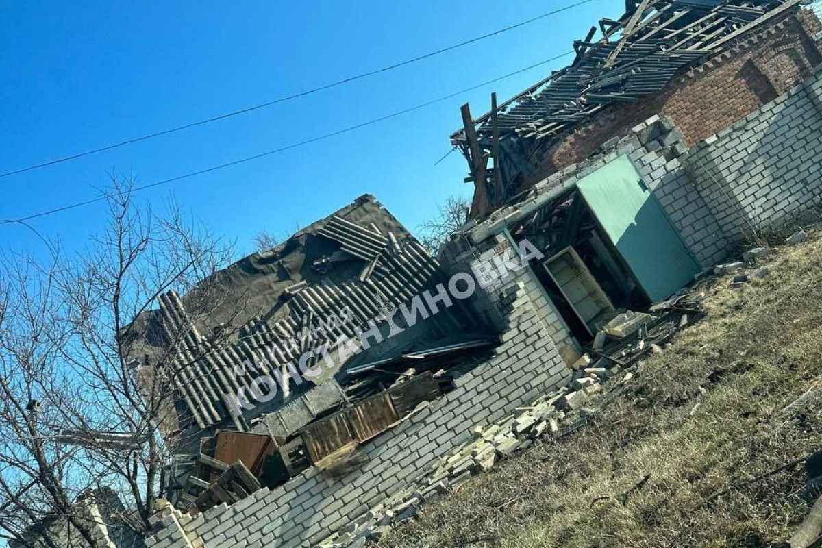 Обстріл Костянтинівки: постраждали двоє людей, понад 30 будинків пошкоджено  