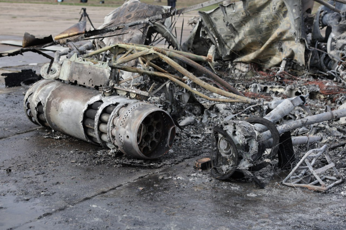 Сгоревший военный вертолет в Приднестровье. Фото: «Первый Приднестровский телеканал»