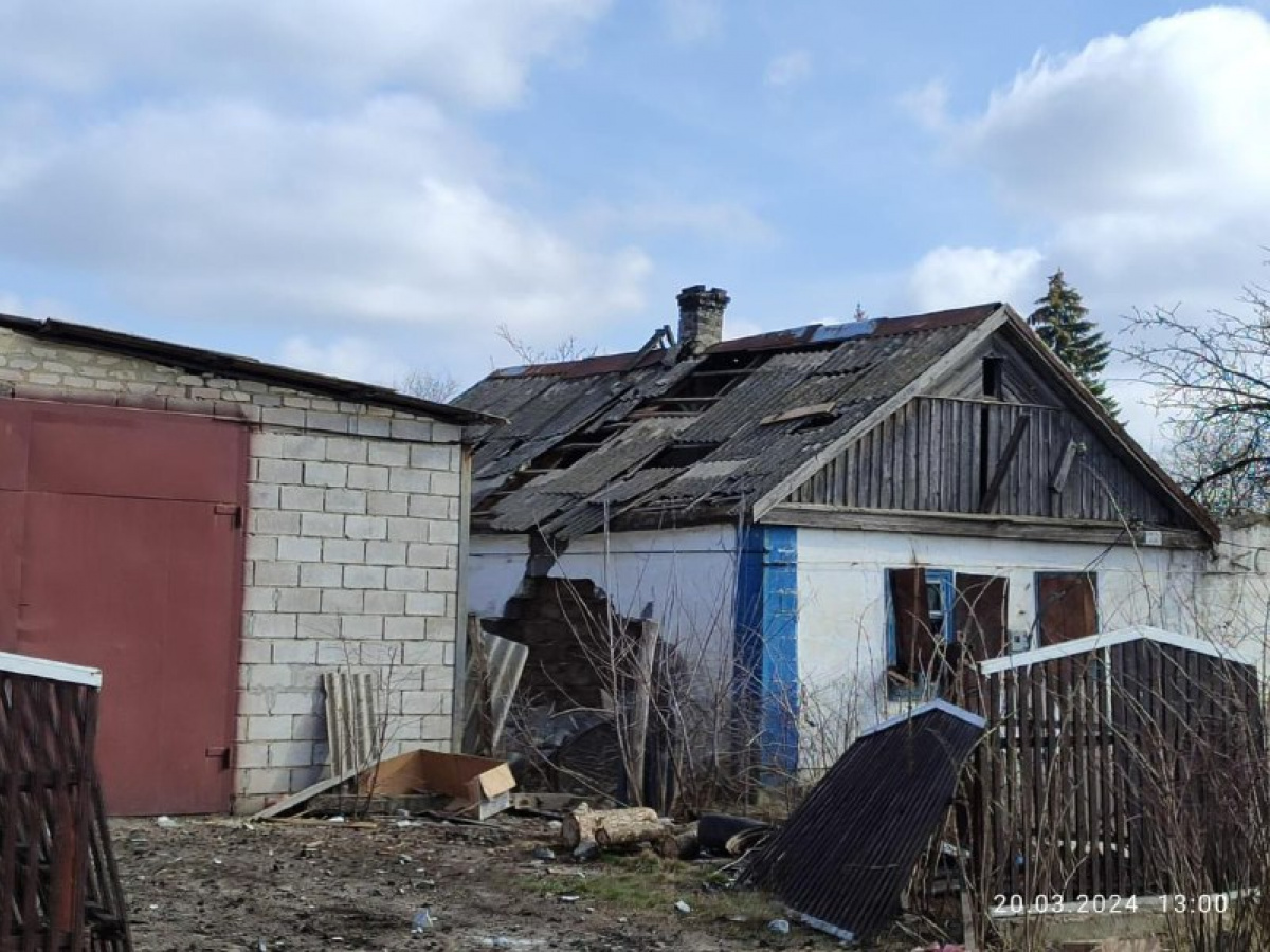 Росіяни вдарили по Максимівці. Фото: Вадим Філашкін 