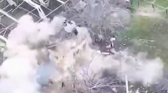 FPV-дроны бьют по оккупантам в Крынках. Фото: кадр из видео