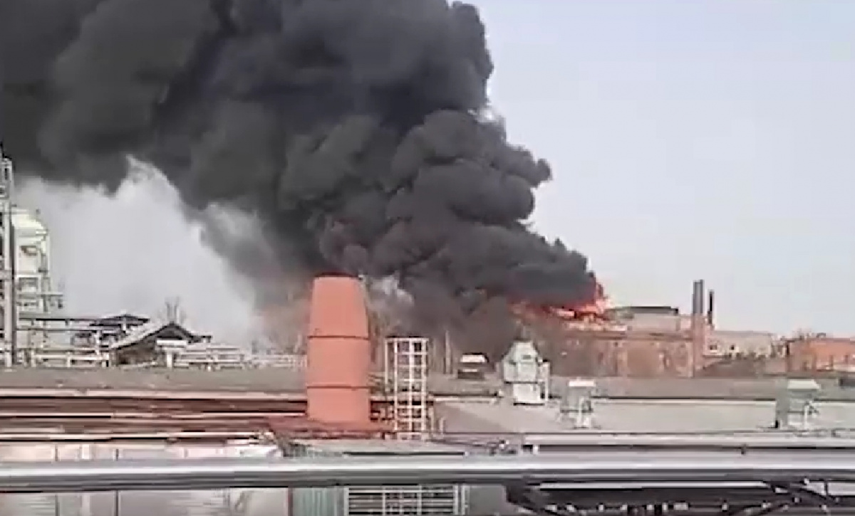 В Московской области горит крупнейший многопрофильный завод «Электроизолит»